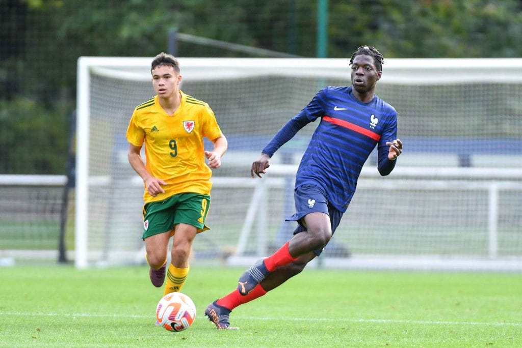 Gabriele Biancheri, seen on the pitch with an opponent. 