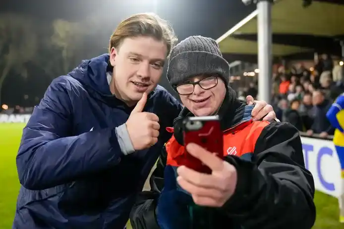 Image - Tim Pieters poses for a selfie with a Hercules fan. Photo credit: Pro Shots/Shane Winsser. 