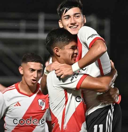 Image - Ian Subiabre celebrating a win for their club with his teammates. Source: X (Twitter). 